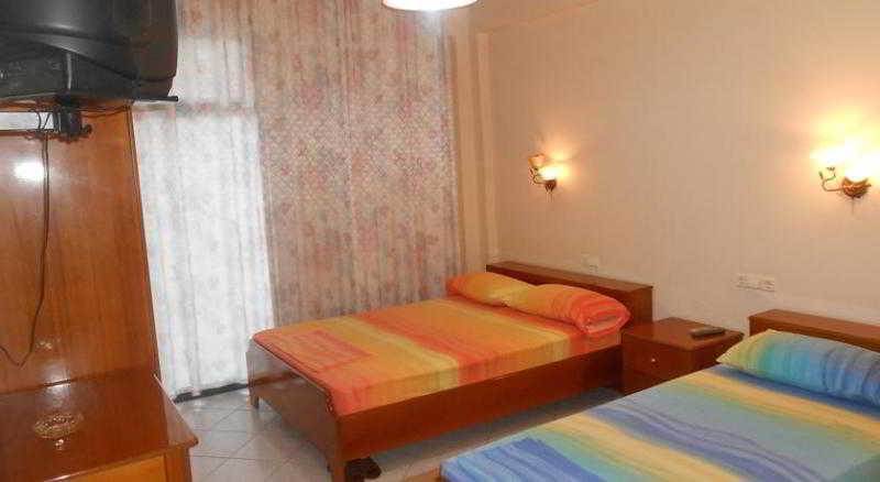 Hotel Ari Sarande Ngoại thất bức ảnh